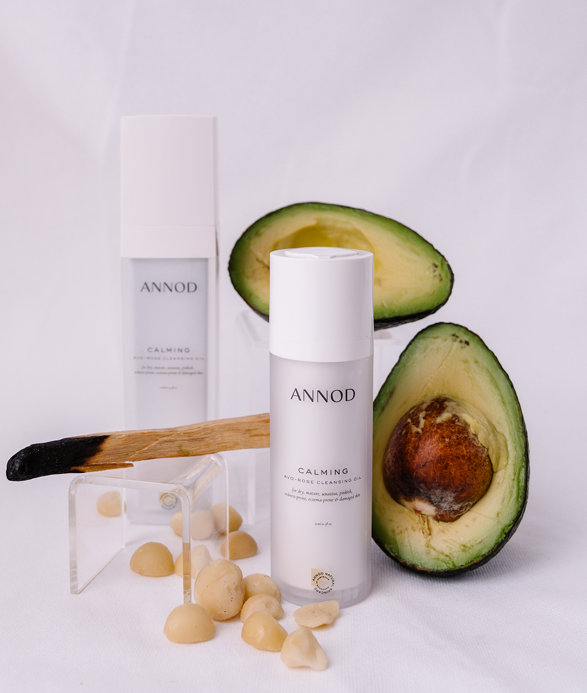 A set consisting a 30 ml and 100ml of Avo-Rose Cleansing Oil with natural ingredients
